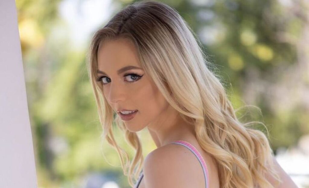 Lily Larimar Bio Age, Career, Net Worth, Height, Education, Boyfriend & More